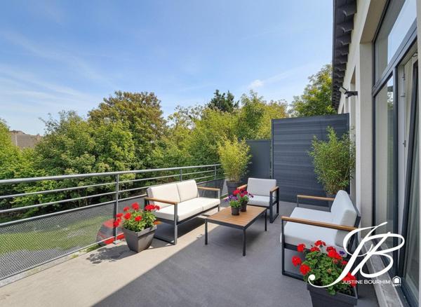 LOFT RENOVE DE 118M² AVEC TERRASSE ET PARKING COUVERT