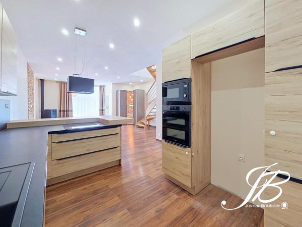 LOFT RENOVE DE 118M² AVEC TERRASSE ET PARKING COUVERT