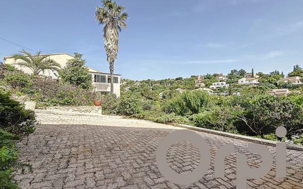 Maison à vendre    5 pièces • 150 m2 Fréjus