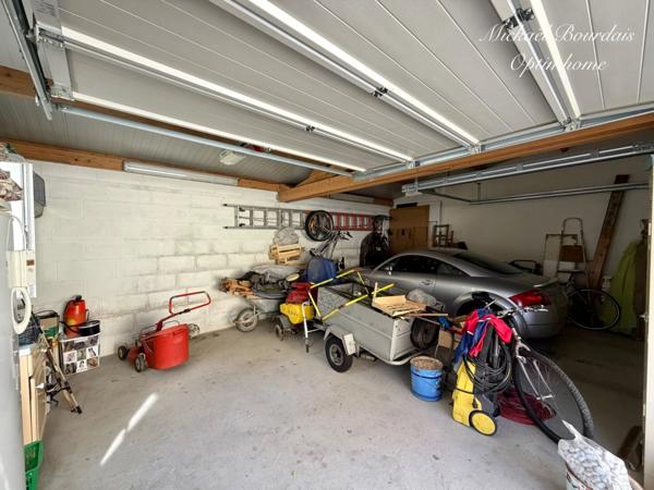 EXCLUSIVITÉ – LE LUDE – Maison familiale 4 chambres – Vie de plain-pied – 3 garages – Secteur recherché