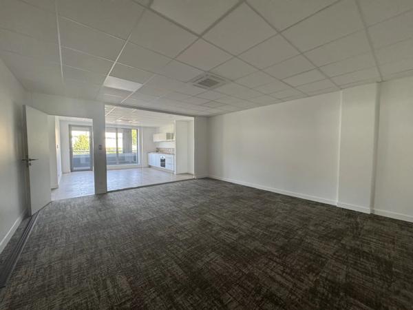 Bureaux à vendre Grand Annecy – 215 m² avec terrasse, 9 parkings et accès A41
