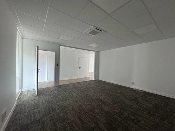 Bureaux à vendre Grand Annecy – 215 m² avec terrasse, 9 parkings et accès A41