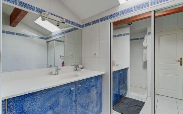 Maison à vendre    6 pièces • 197 m2 Genas