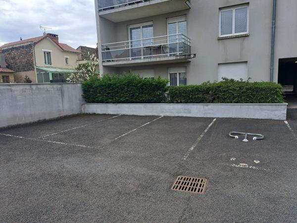 PARKING // GARE - PRADELLE