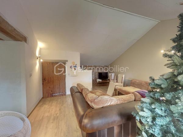 Maison de village de 180,81 m²