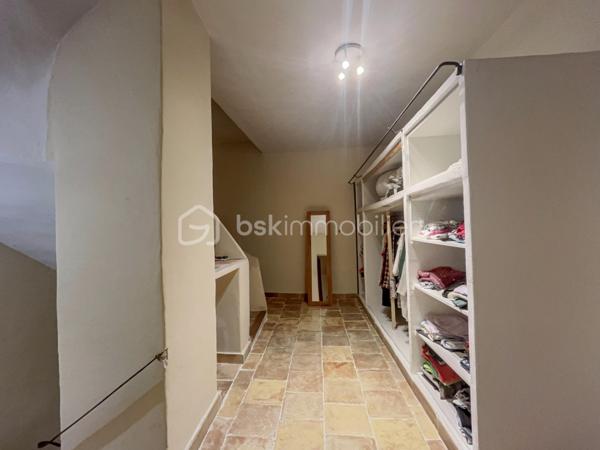 Maison de village de 180,81 m²