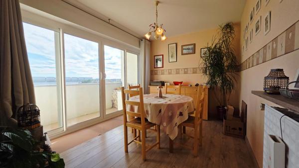 BOURGES APPARTEMENT DE 86.1M² 4 PIECES BALCONS ASCENSEUR PARKING