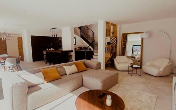 Maison à vendre    5 pièces •  Nîmes