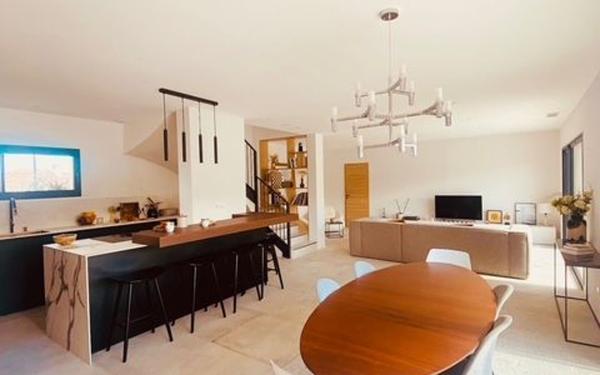 Maison à vendre    5 pièces •  Nîmes