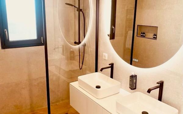 Maison à vendre    5 pièces •  Nîmes