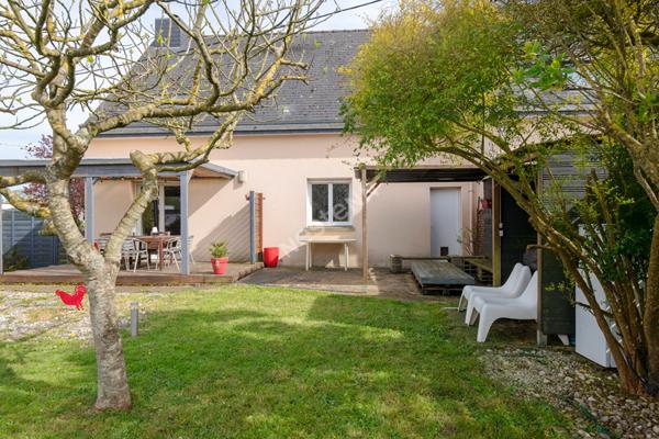 Maison Betton 7 pièce(s) proximité des commodités, 5 chambres, pas de vis-à-vis.