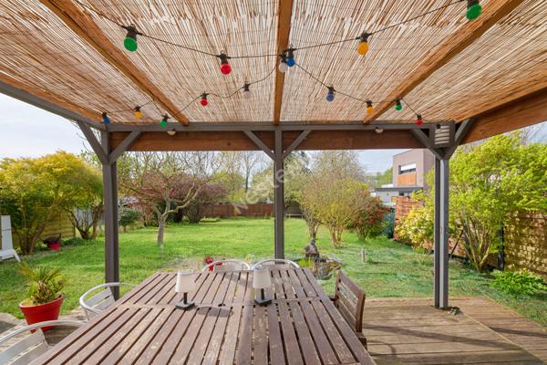 Maison Betton 7 pièce(s) proximité des commodités, 5 chambres, pas de vis-à-vis.