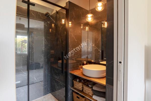 Maison Betton 7 pièce(s) proximité des commodités, 5 chambres, pas de vis-à-vis.