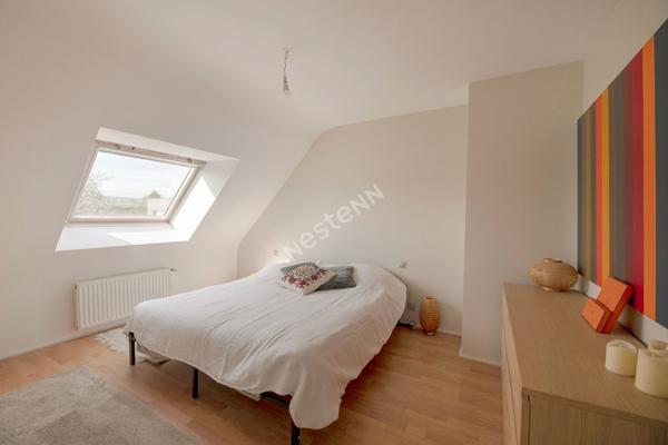 Maison Betton 7 pièce(s) proximité des commodités, 5 chambres, pas de vis-à-vis.