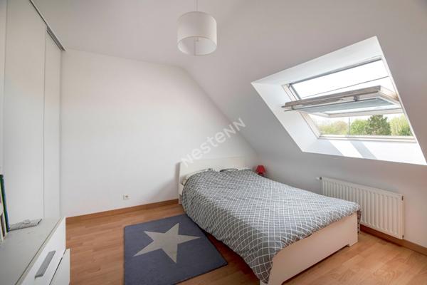 Maison Betton 7 pièce(s) proximité des commodités, 5 chambres, pas de vis-à-vis.