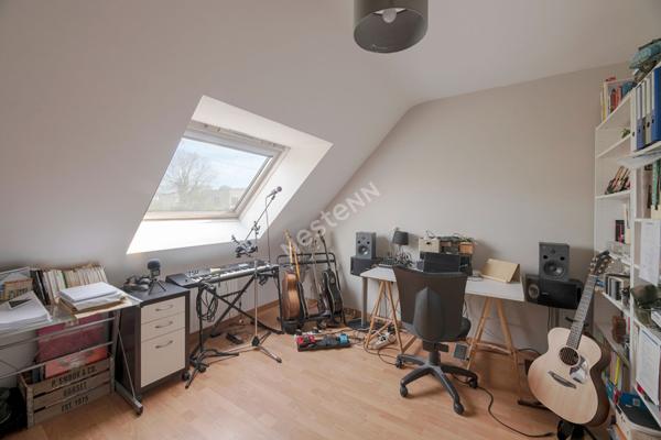 Maison Betton 7 pièce(s) proximité des commodités, 5 chambres, pas de vis-à-vis.