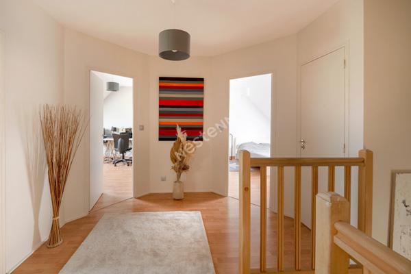 Maison Betton 7 pièce(s) proximité des commodités, 5 chambres, pas de vis-à-vis.