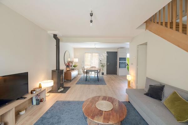 Maison Betton 7 pièce(s) proximité des commodités, 5 chambres, pas de vis-à-vis.