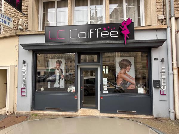 Incontournable Salon de coiffure mixte situé à Falaise avec un chiffre d'affaires à plus de 115000 €