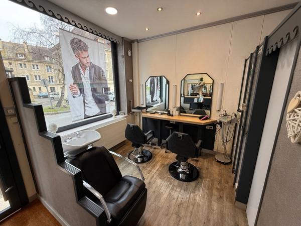 Incontournable Salon de coiffure mixte situé à Falaise avec un chiffre d'affaires à plus de 115000 €