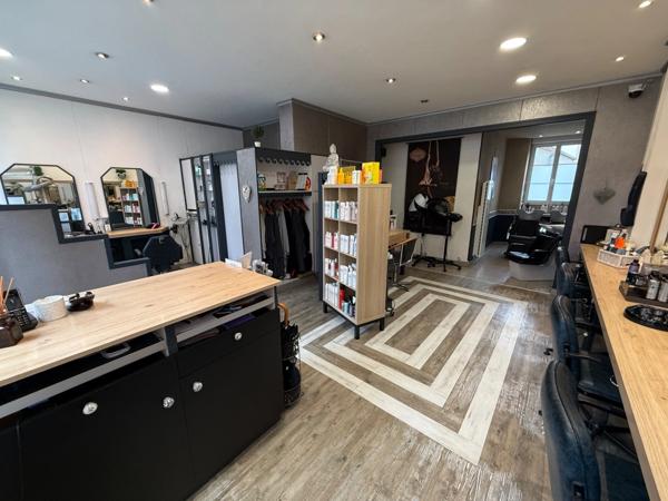 Incontournable Salon de coiffure mixte situé à Falaise avec un chiffre d'affaires à plus de 115000 €