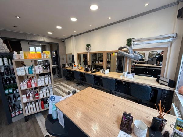 Incontournable Salon de coiffure mixte situé à Falaise avec un chiffre d'affaires à plus de 115000 €