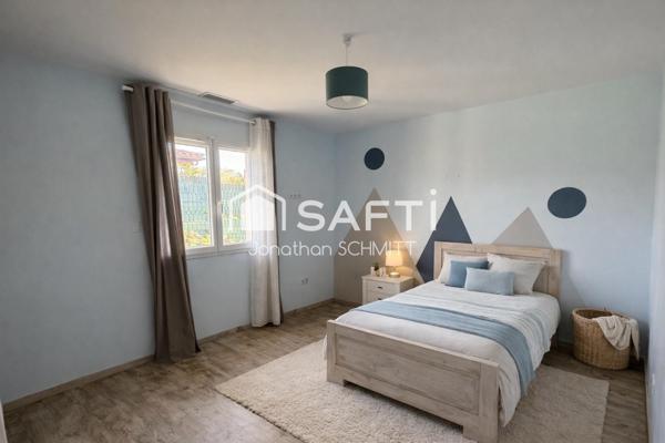 Villa 200 m² sur 1000 m², piscine, garage, solaire