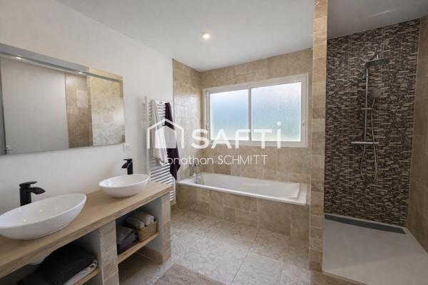 Villa 200 m² sur 1000 m², piscine, garage, solaire