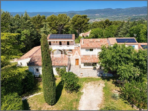 Propriété d'excéption de 447 m² sur 13000  m² de Terrain