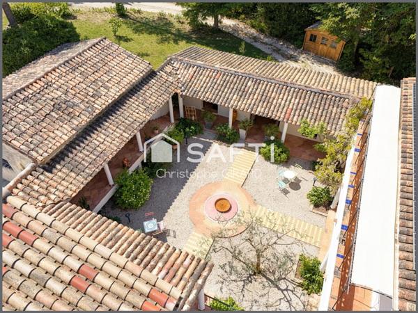 Propriété d'excéption de 447 m² sur 13000  m² de Terrain