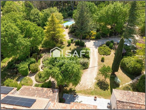 Propriété d'excéption de 447 m² sur 13000  m² de Terrain