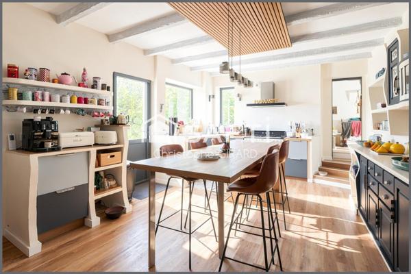 Propriété d'excéption de 447 m² sur 13000  m² de Terrain
