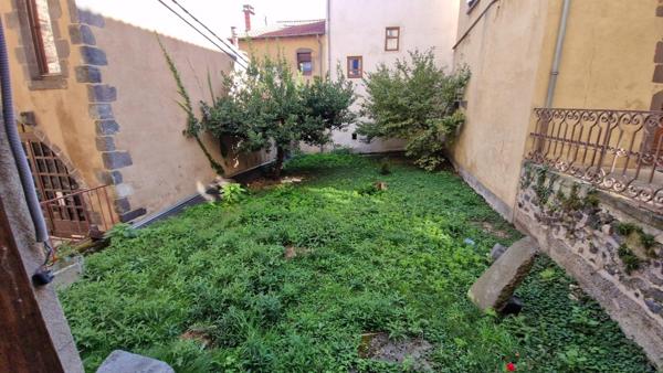Appartement atypique avec jardin en rez-de-chaussée dans le centre de MONTFERRAND