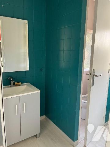 Maison de bourg de 87 m² avec belle terrasse ensoleillée et dépendances, comprenant :
Au rez-d...