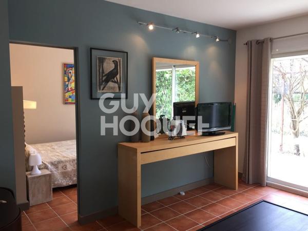 Appartement meublé dans partie de Mas avec place de parking terrasse et jardin.