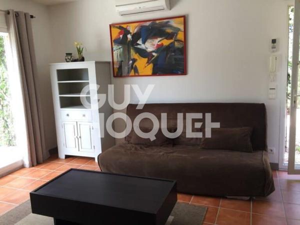 Appartement meublé dans partie de Mas avec place de parking terrasse et jardin.