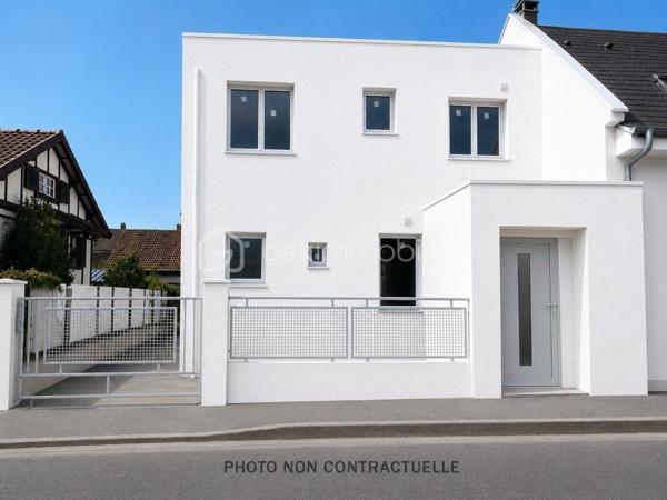 À découvrir sans tarder !

***SANVIC*** , dans une rue calme et à seulement 2 minutes à pied de l’école Paul-Langevin, cette maison représente une opportunité rare de créer un bien entièrement à votre image.
*** MAISON EN COURS DE RENOVATION! ***
✅ Travaux déjà réalisés

Toutes les menuiseries extérieures ont été remplacées (fenêtres et portes neuves).
Les finitions de la façade sont actuellement en cours.
Un escalier extérieur est déjà existant et ses finitions seront prochainement réalisées apporte un véritable cachet à la maison et permet un accès indépendant à l’étage.
Une trémie a été créée à l’intérieur pour la réalisation d’un escalier reliant  rez-de-chaussée au premier étage.

🔨 Travaux restant à réaliser

L’intérieur est entièrement à aménager.

JARDIN exposition sud. DEPENDANCE au fond du jardin avec GARAGE de 30 m2 pour  petite voiture.