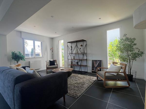 Au calme et non-loin du centre.