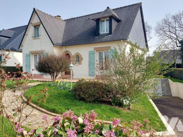 Dans  un environnement calme, sans vis-à-vis, à proximité immédiate de l'axe Rennes / Saint-Mal...