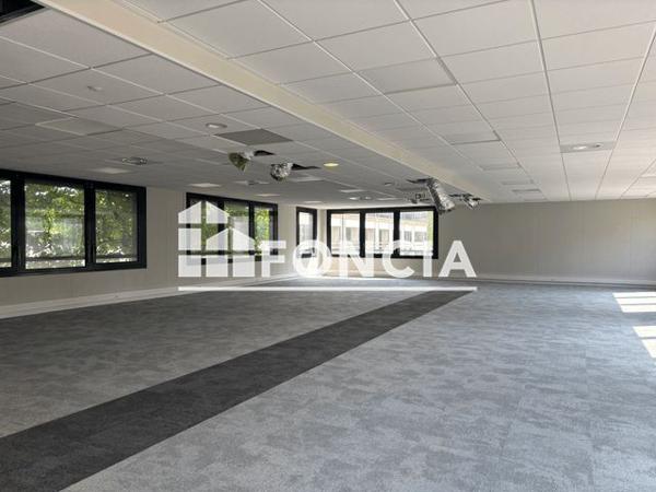 Location Local commercial 1 pièce 198 m² - 1 RUE JAMES JOULE Guyancourt 78280