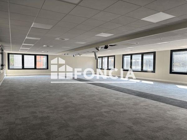 Location Local commercial 1 pièce 198 m² - 1 RUE JAMES JOULE Guyancourt 78280