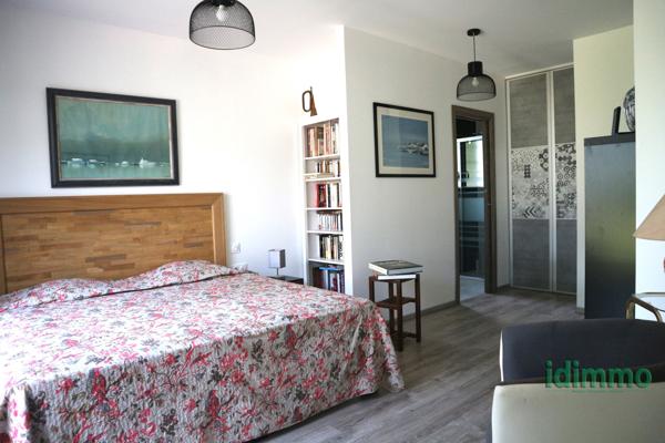 A PROXIMITE DE LA ROCHELLE, DANS UN ENVIRONNEMENT CALME, SUPERBE MAISON CONTEMPORAINE RECENTE DE STYLE RETHAIS La Rochelle (17000)