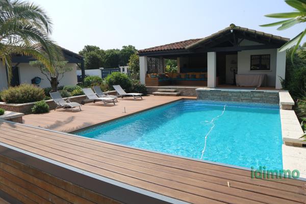 A PROXIMITE DE LA ROCHELLE, DANS UN ENVIRONNEMENT CALME, SUPERBE MAISON CONTEMPORAINE RECENTE DE STYLE RETHAIS La Rochelle (17000)