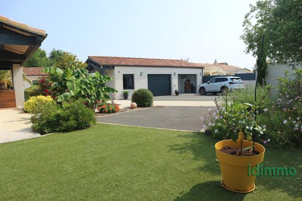 A PROXIMITE DE LA ROCHELLE, DANS UN ENVIRONNEMENT CALME, SUPERBE MAISON CONTEMPORAINE RECENTE DE STYLE RETHAIS La Rochelle (17000)