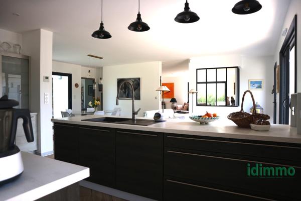 A PROXIMITE DE LA ROCHELLE, DANS UN ENVIRONNEMENT CALME, SUPERBE MAISON CONTEMPORAINE RECENTE DE STYLE RETHAIS La Rochelle (17000)