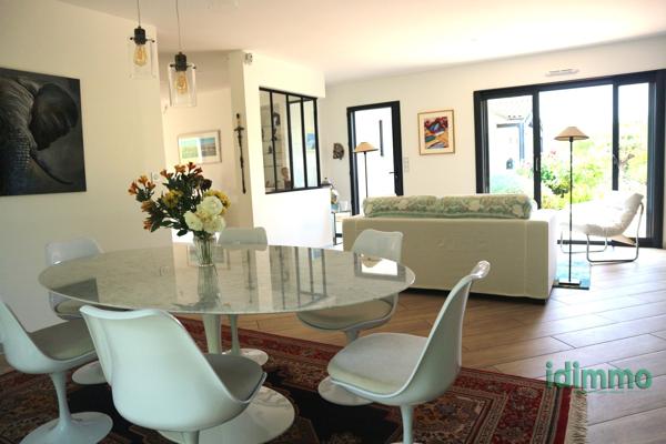 A PROXIMITE DE LA ROCHELLE, DANS UN ENVIRONNEMENT CALME, SUPERBE MAISON CONTEMPORAINE RECENTE DE STYLE RETHAIS La Rochelle (17000)