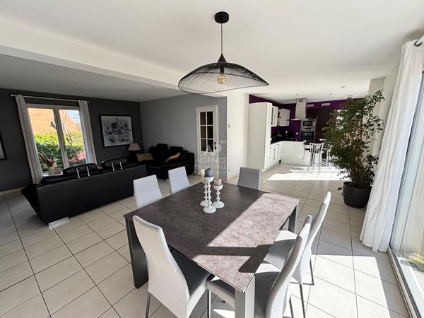 Maison Pontoise 7 pièce(s) 139.98 m2 €650 000 ** - Référence 11196