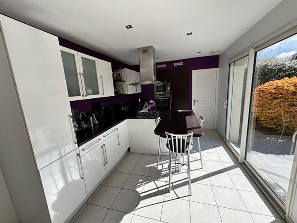 Maison Pontoise 7 pièce(s) 139.98 m2 €650 000 ** - Référence 11196