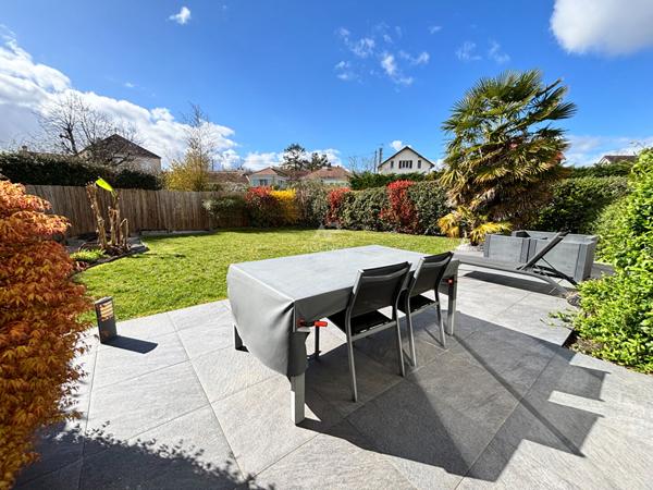 Maison Pontoise 7 pièce(s) 139.98 m2 €650 000 ** - Référence 11196