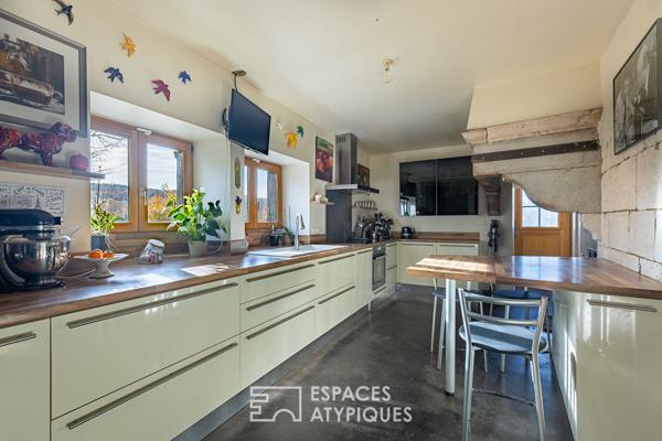 Ancienne ferme de château avec piscine et dépendance